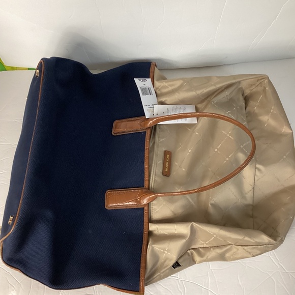 NWT MICHAEL KORS GREENWICH LARGE EAST WEST TOTE BAG NAVY CANVAS CROCO BR… - Picture 7 of 9